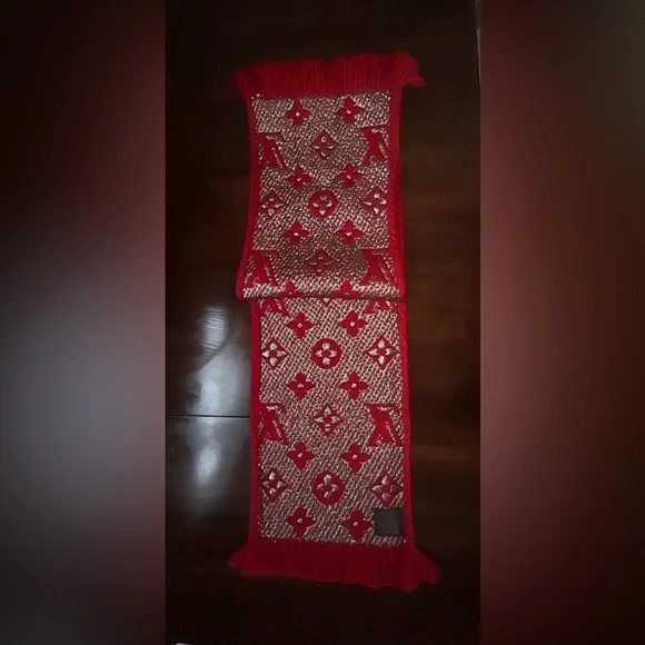 Louis Vuitton Logomania Shine Scarf - 💯% authentic - Picture 5 of 7